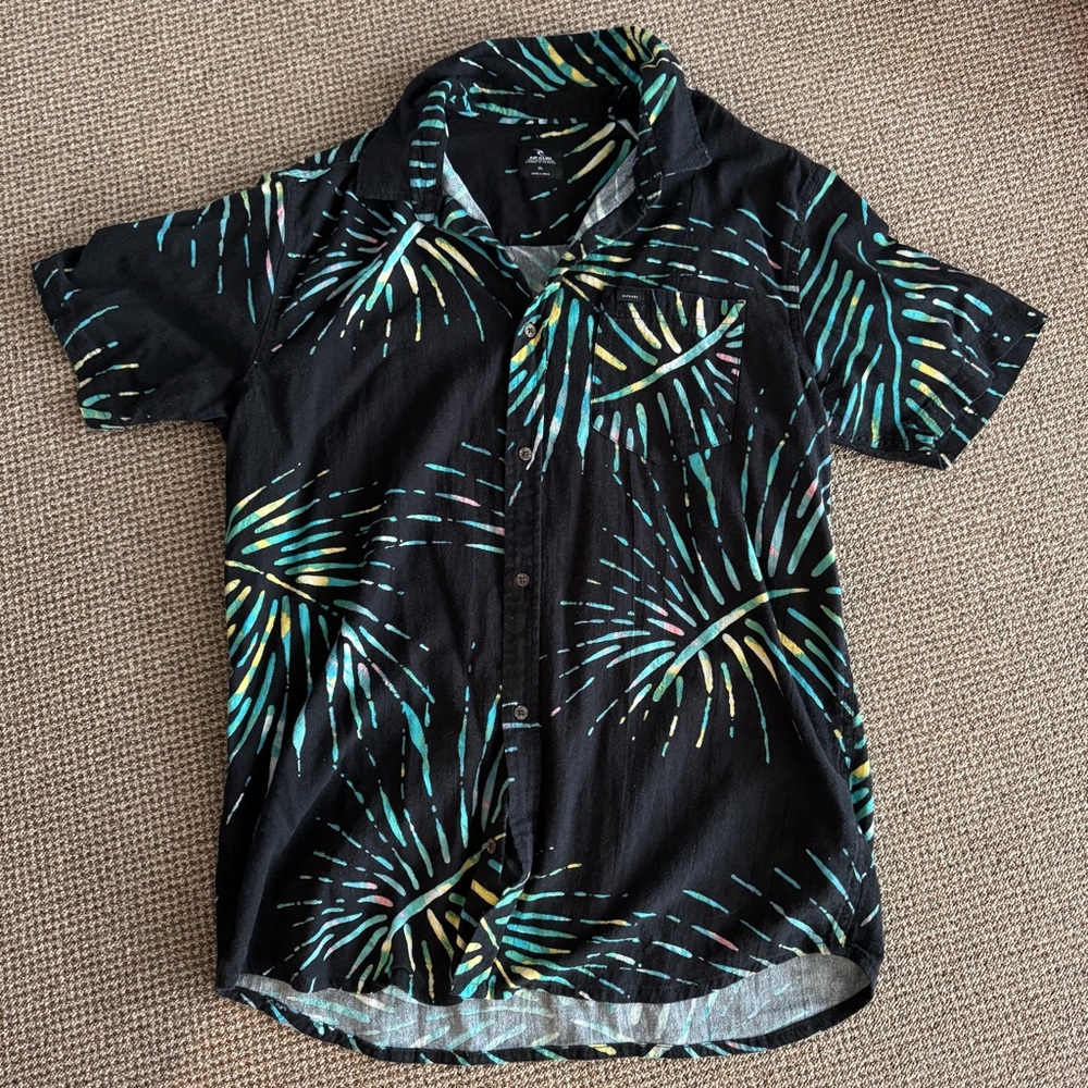 NWOT Rip Curl Black Tropical Button Down Shirt